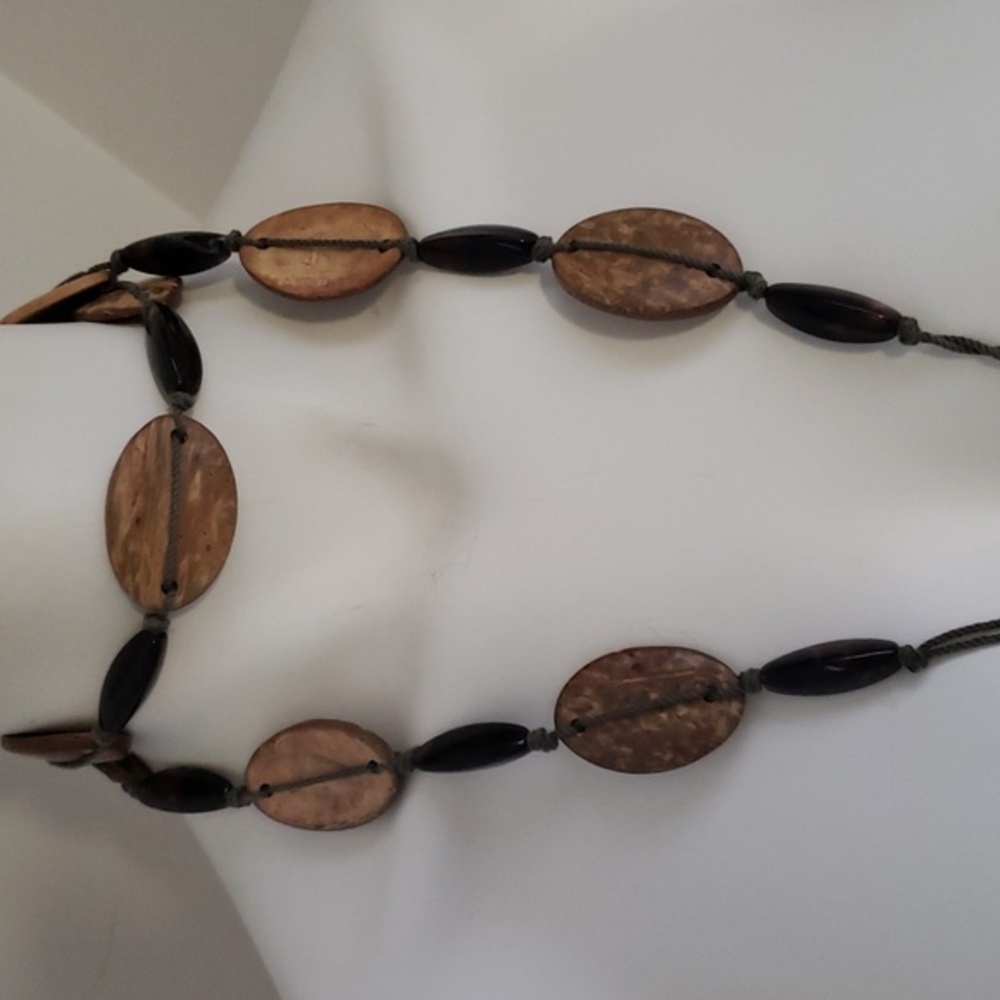 Elegant Tan and Black Beaded Belt - Picture 6 of 15